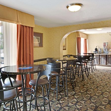 Days Inn By Wyndham Charlotte/Woodlawn Near Carowinds Exteriör bild