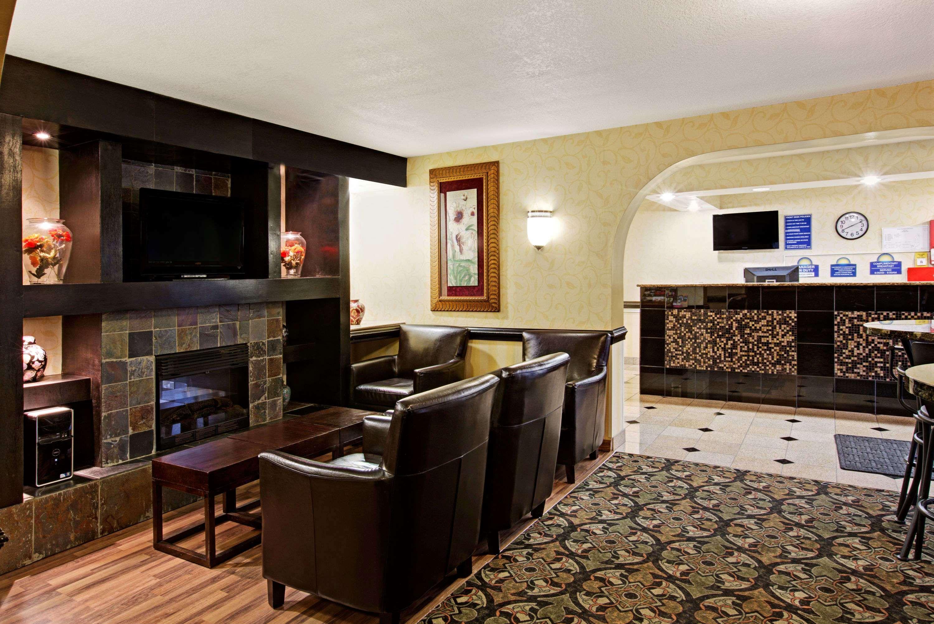 Days Inn By Wyndham Charlotte/Woodlawn Near Carowinds Exteriör bild
