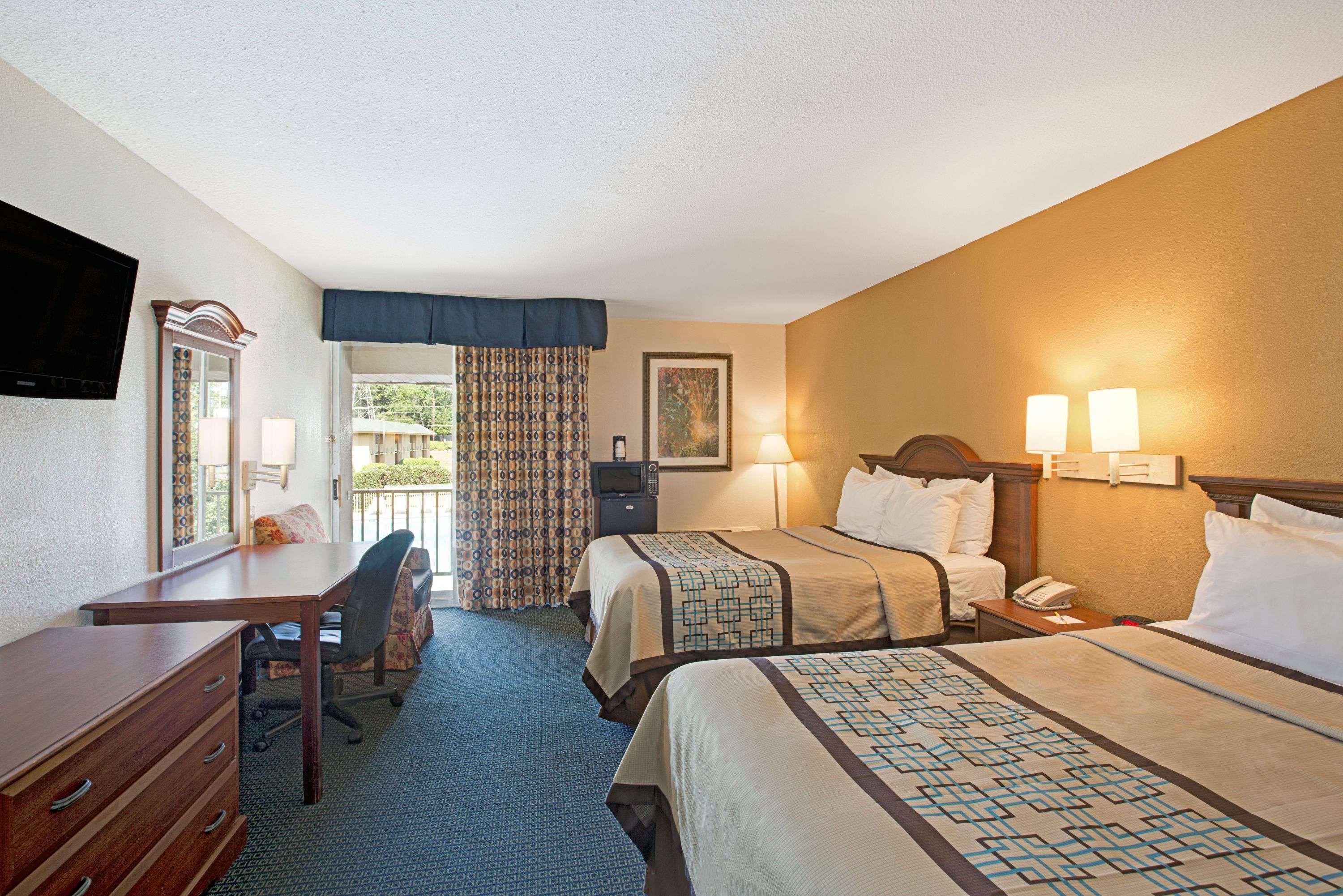 Days Inn By Wyndham Charlotte/Woodlawn Near Carowinds Exteriör bild