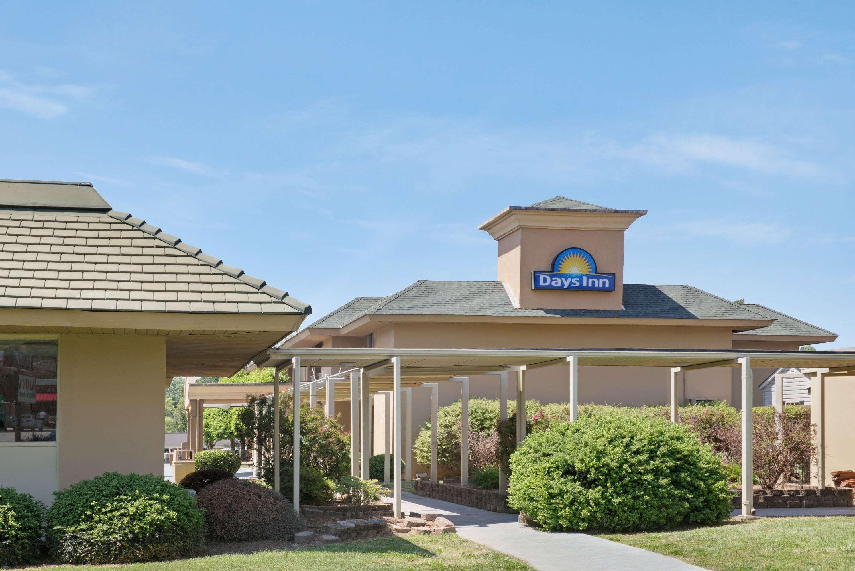 Days Inn By Wyndham Charlotte/Woodlawn Near Carowinds Exteriör bild