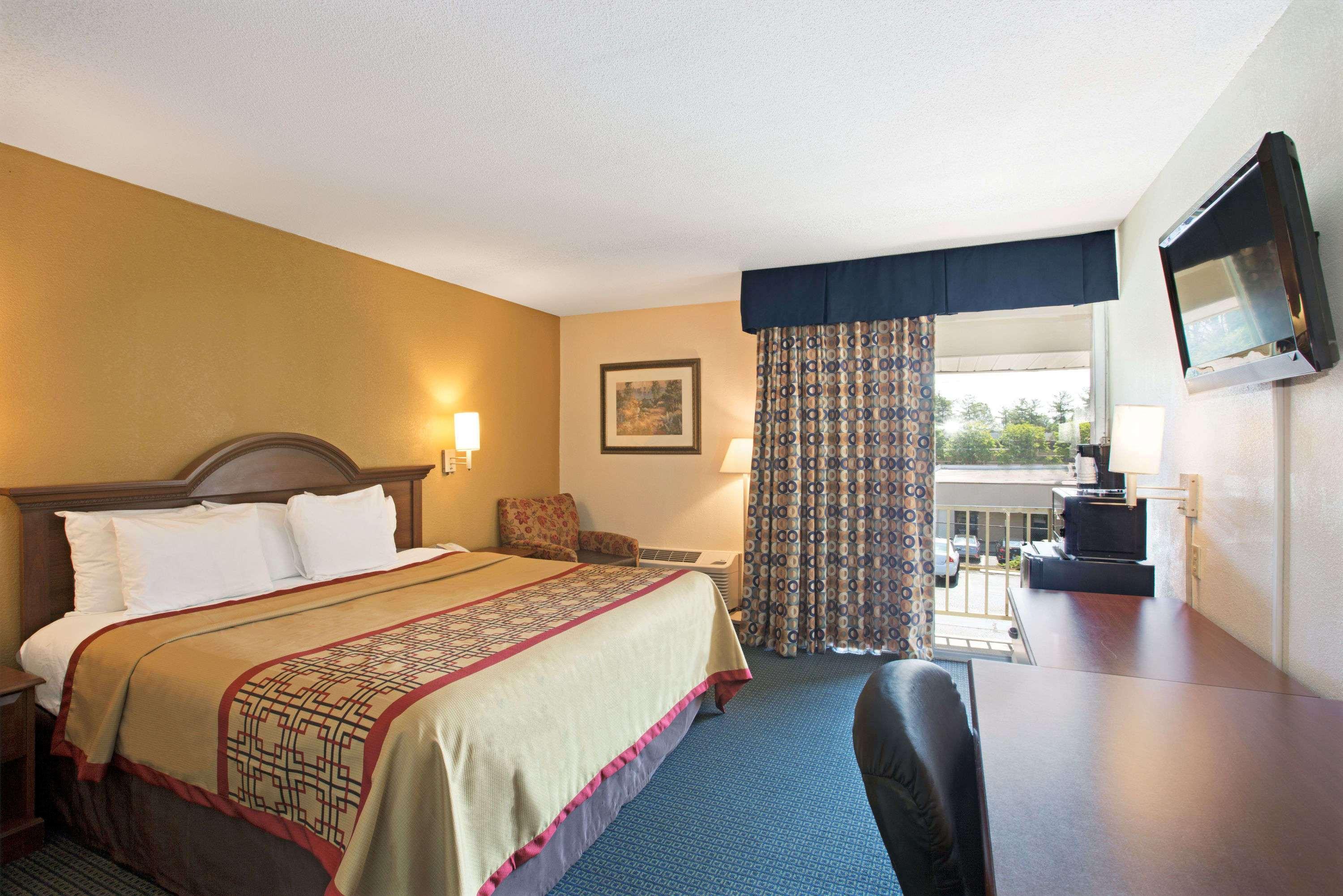 Days Inn By Wyndham Charlotte/Woodlawn Near Carowinds Exteriör bild