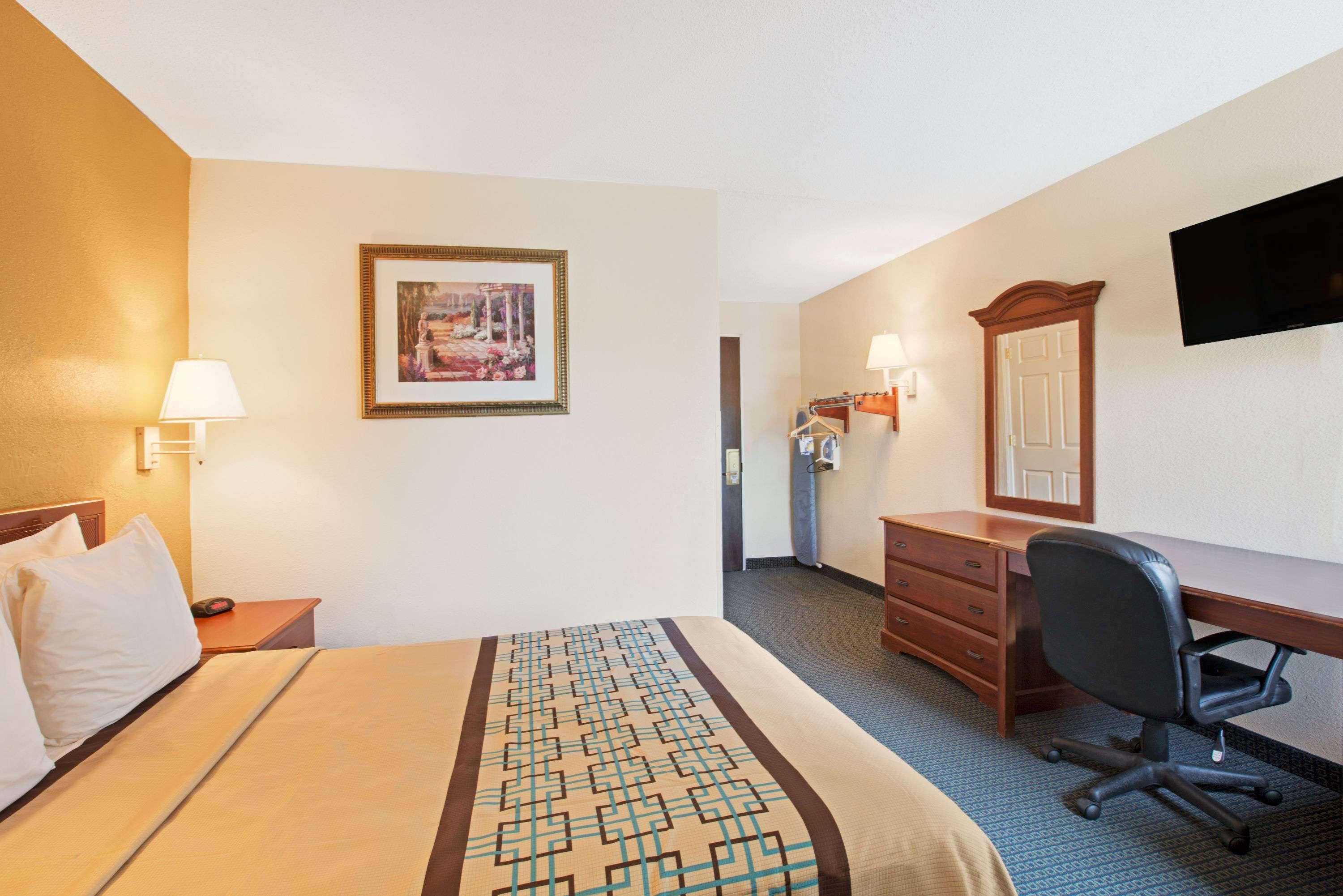 Days Inn By Wyndham Charlotte/Woodlawn Near Carowinds Exteriör bild