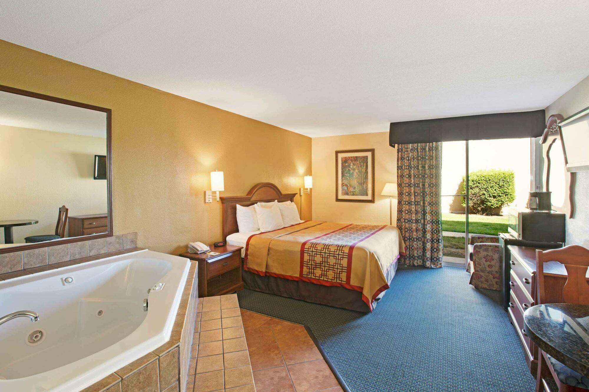 Days Inn By Wyndham Charlotte/Woodlawn Near Carowinds Exteriör bild